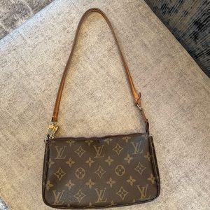 Louis Vuitton Pochette purse
